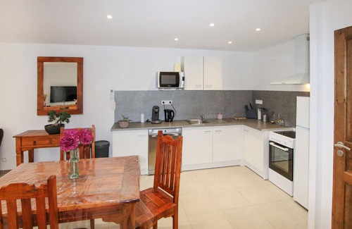 Donzere Casa | Spend a relaxing vacation in this vacation home in a rural location.