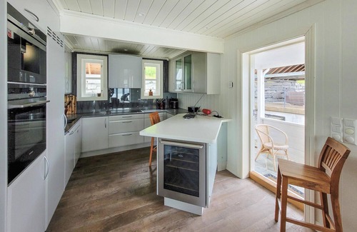 Oystese Casa | Spend an unforgettable vacation by the fjord in this comfortable vacation home.