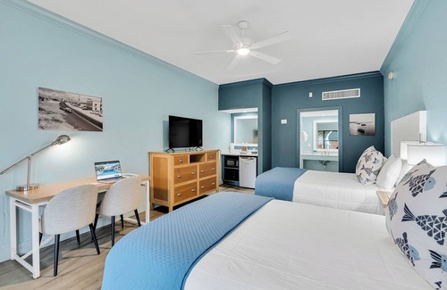 Crystal Beach Hotel | Pase tiempo con su familia y PET en el Beachside Inn Hotel!