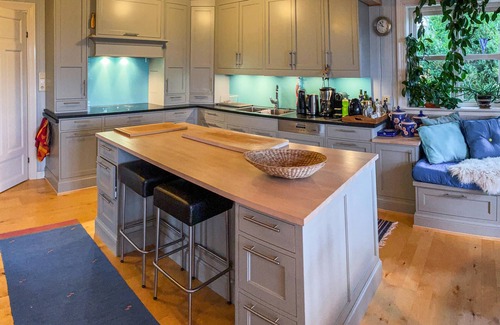 Risor Casa | Alojamiento de 4 habitaciones en Risør