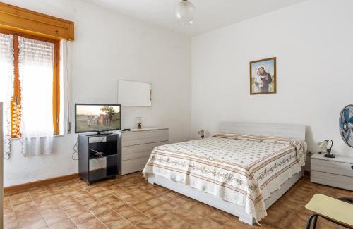 Buggerru Apartamento | Spiaggia di Buggerru-Roomy Apartment with Balcony!