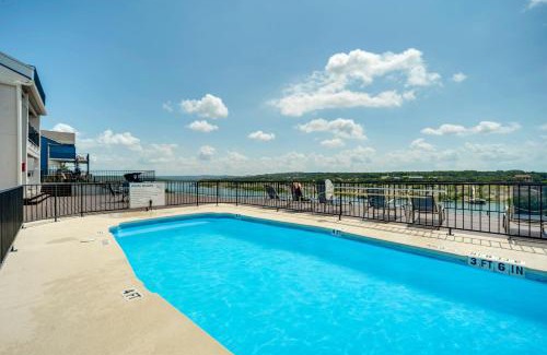 Briarcliff Apartamento | Spicewood Condo on The South Shore of Lake Travis!