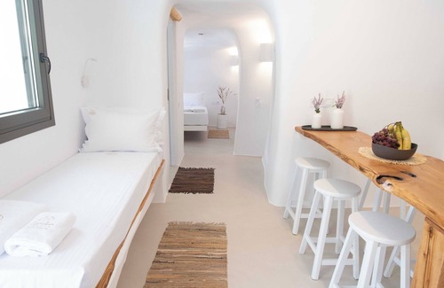 Firopotamos Complejo | Spilia Milos waterfront property