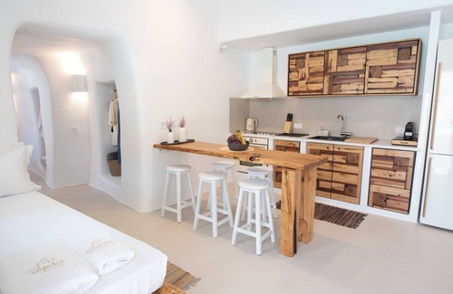 Firopotamos Complejo | Spilia Milos waterfront property