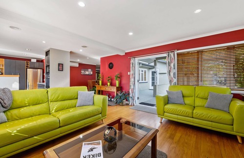 Lynmore Casa | SPIN AT REDWOODS MUCH LOVED LYNMORE HOME A STONE'S THROW FROM REDWOOD FOREST