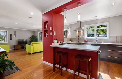 Lynmore Casa | SPIN AT REDWOODS MUCH LOVED LYNMORE HOME A STONE'S THROW FROM REDWOOD FOREST