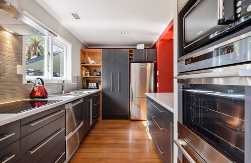 Lynmore Casa | SPIN AT REDWOODS MUCH LOVED LYNMORE HOME A STONE'S THROW FROM REDWOOD FOREST