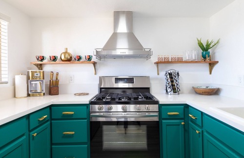 Desert Hot Springs Apartamento | Spin Some Vinyl at a Lush Green Retreat with Two Bedrooms