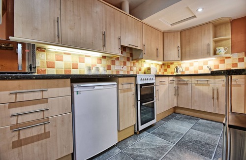 Wyke Regis Casa | Spindrift - views of Chesil beach, dog friendly