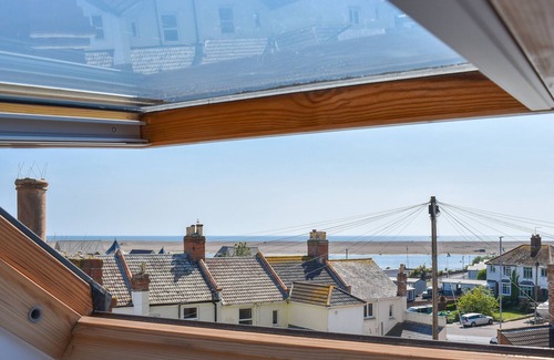 Wyke Regis Casa | Spindrift - views of Chesil beach, dog friendly