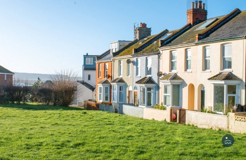 Wyke Regis Casa | Spindrift - views of Chesil beach, dog friendly