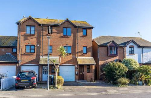 Poole Casa | Spinnaker House-with Tesla Electric Charging Point