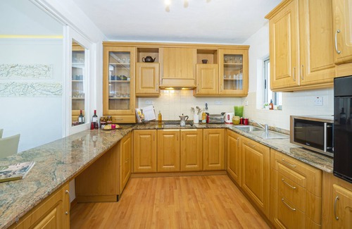 St. Julian's Apartamento | Spinola Bay Apartment by Getaways Malta