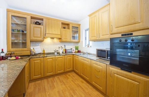 St. Julian's Apartamento | Spinola Bay Apartment by Getaways Malta