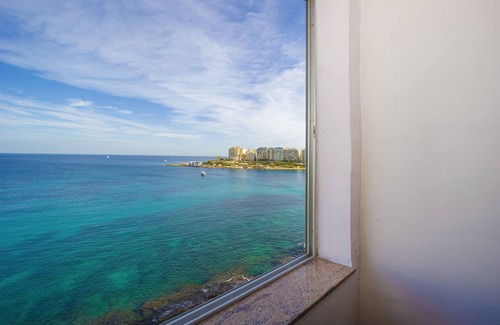 St. Julian's Apartamento | Spinola Bay Apartment by Getaways Malta