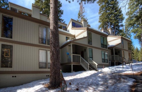 Kings Beach Condominio | Spiral Staircase 4 Bedroom Home by RedAwning