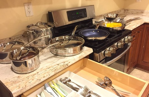 Azusa Casa | Spiral Staircase guest house Charming 2-bedroom house with WiFi and AC in Azusa