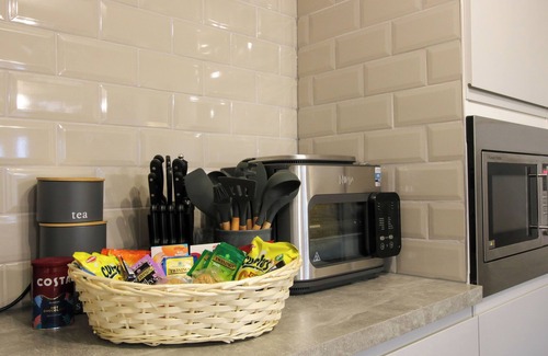 Sugnall Cabaña | SPITFIRE LODGE, pet friendly in Loggerheads, Staffordshire