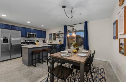 West Glen Community Association Casa | Splash In Your Private Free Heated Pool!