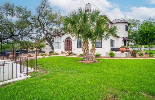 Jefferson Cabaña | Splash Into Vacation 6BR Home w/ Pool & Waterslide