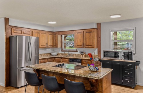 Beaver Shores Casa | Splash Landing: Lakefront Luxury with Hot Tub & Firepit