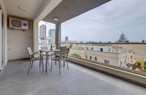 Swieqi Apartamento | Splendid 2BR Apartment, steps to St Georges Bay