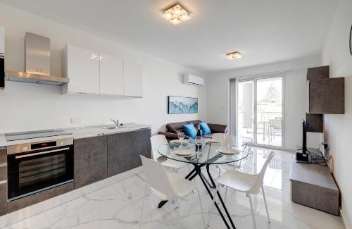Swieqi Apartamento | Splendid 2BR Apartment, steps to St Georges Bay