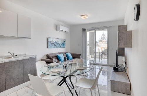 Swieqi Apartamento | Splendid 2BR Apartment, steps to St Georges Bay