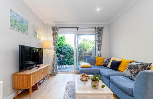 Hammersmith and Fulham Apartamento | Splendid 2BR wprivate gdn, Fulham