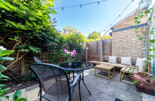 Hammersmith and Fulham Apartamento | Splendid 2BR wprivate gdn, Fulham
