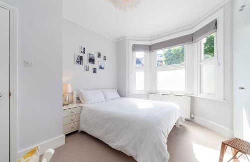 Hammersmith and Fulham Apartamento | Splendid 2BR wprivate gdn, Fulham