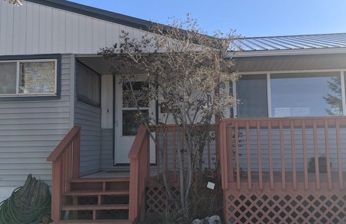 Meeteetse Casa | Splendid Absaroka Mountain and Greybull River View