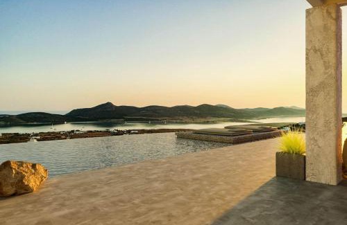 Antiparos Villa | Splendid Antiparos Villa 2 Bedrooms Villa Zeus Beautiful Sea Views & Private Infinity Pool Agios Georgios