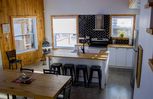Mauricie Chalet De Esquí | Magnificent Chalet on the banks of the Mékinac & SPA & Foyer