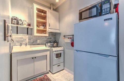 Central Midtown Apartamento | Splendid Colonial in Midtown with Parking
