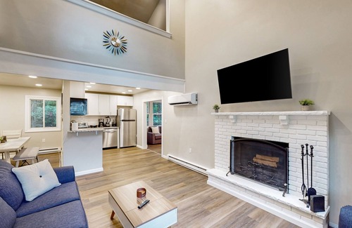 East Stroudsburg Casa | Splendid dog-friendly home with deck, W/D, free WIFI & gas grill