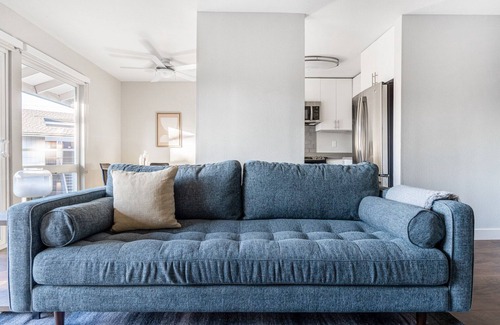 Foster City Apartamento | Splendid Foster City 2BR w/ Pool, W/D, Gym, near highways, by Blueground