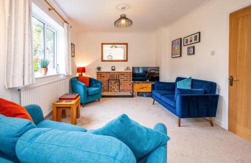 Bradley Stoke Casa | Splendid House Great Location to WAVE Surf & South West Water Park - Super Garden By StayStaycations