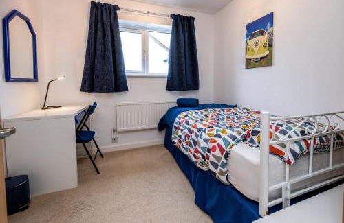 Bradley Stoke Casa | Splendid House Great Location to WAVE Surf & South West Water Park - Super Garden By StayStaycations