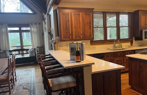 Lake Toxaway Casa | Splendid Lake Toxaway home on golf course - golf cart/walk to Marina in minutes!