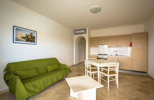 Porto Pozzo Apartamento | Espléndido apartamento con vistas al mar (N ° 12)