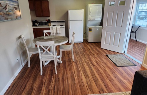 Ocean Park Condominio | Splendid, two-bedroom, one-bathroom condo, two short blocks from the beach!