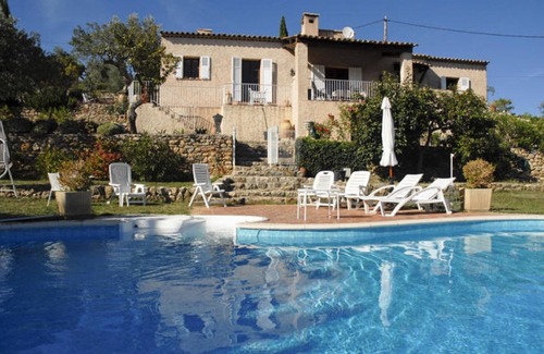 Tourrettes Villa | Espléndida villa típica provenzal en 10,000 m2, vista panorámica de 180 °, piscina