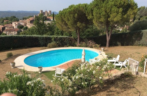 Tourrettes Villa | Espléndida villa típica provenzal en 10,000 m2, vista panorámica de 180 °, piscina