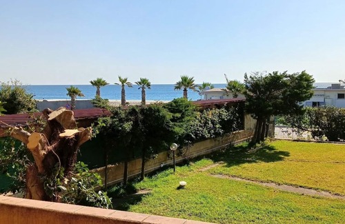 San Sostene Marina Apartamento | Splendida casa di fronte al mare con giardino