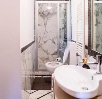 Carrara Apartamento | Splendida mansarda open space, finiture di lusso.