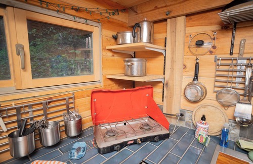 Stanton Cabina | Split Rock ~ Our newest off-grid cabin w/ stained glass art!