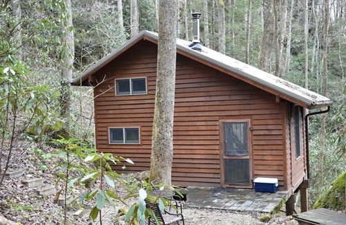 Stanton Cabina | Split Rock ~ Our newest off-grid cabin w/ stained glass art!