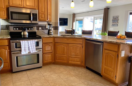 Hot Springs Village Casa | Spoil yourself with this beautiful Lake Balboa retreat