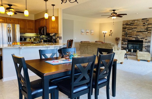 Hot Springs Village Casa | Spoil yourself with this beautiful Lake Balboa retreat